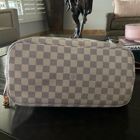 Louis Vuitton Neverfull MM - Picture 4 of 8